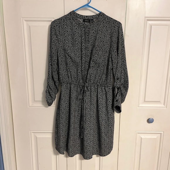 Black and white dress with geometric pattern - has pockets. - Picture 1 of 6